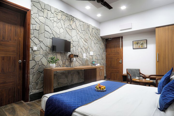 Room 3 of 18