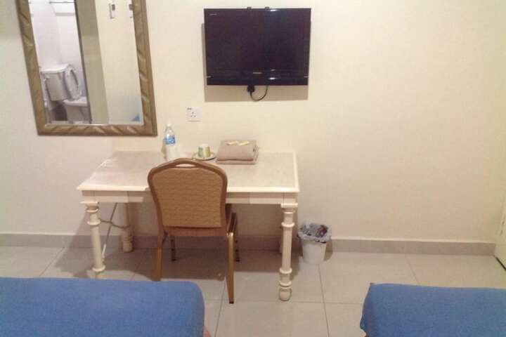 Room 8 of 32