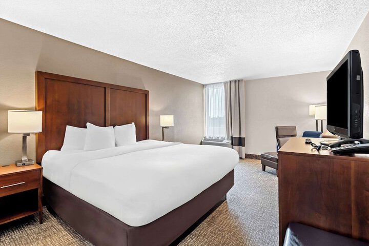 1 King Bed (12 of 12)