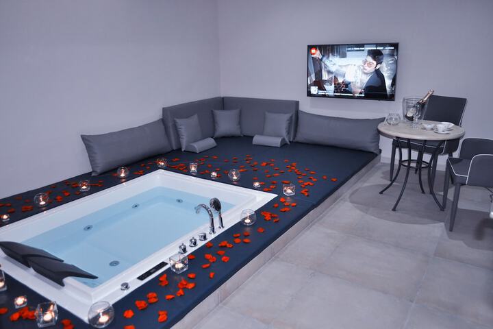 Hot Tub 25 of 39