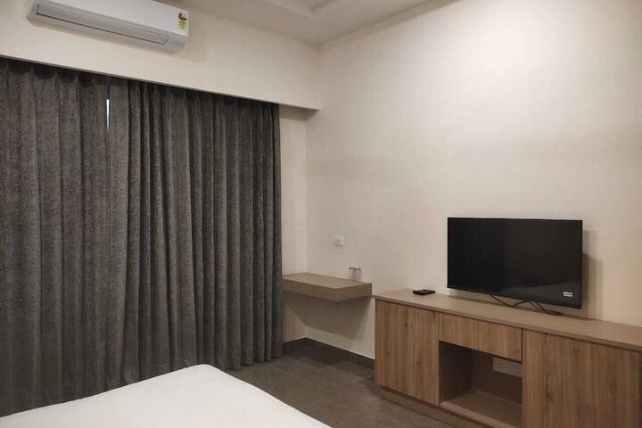 Room 30 of 53