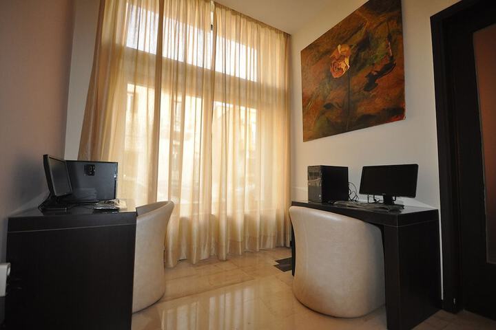 Business Center 34 of 40