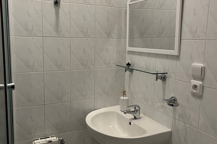 Room 32 of 35