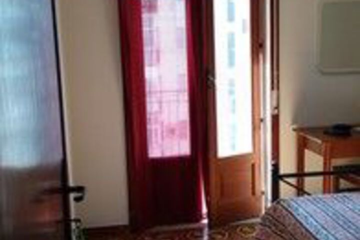 Room 11 of 30