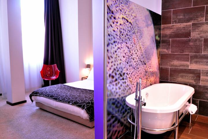 Room 8 of 21