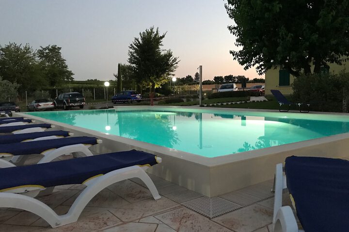 Pool 32 of 64