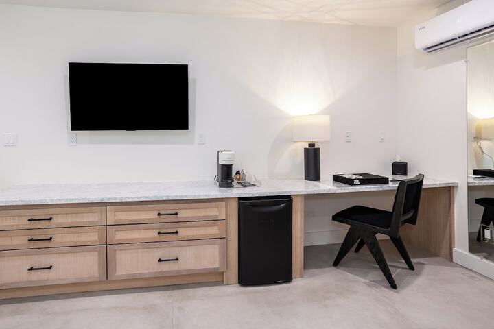 Room 6 of 33