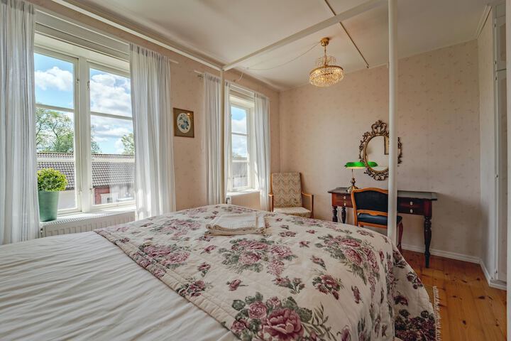 Room 70 of 148