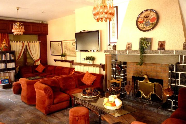 Lounge 38 of 72
