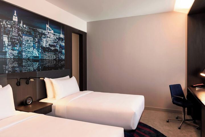 Room 33 of 116