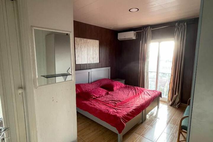 Room 2 of 10