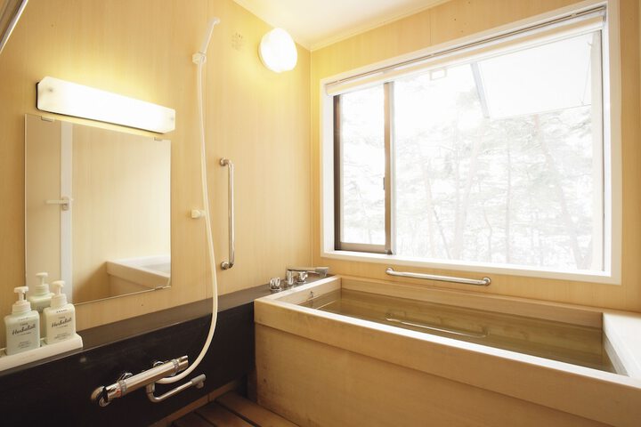 Room 6 of 27