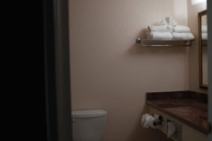 Executive Queen Bed (13 of 19)