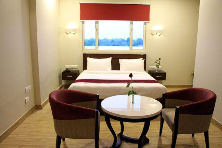 Room 10 of 28