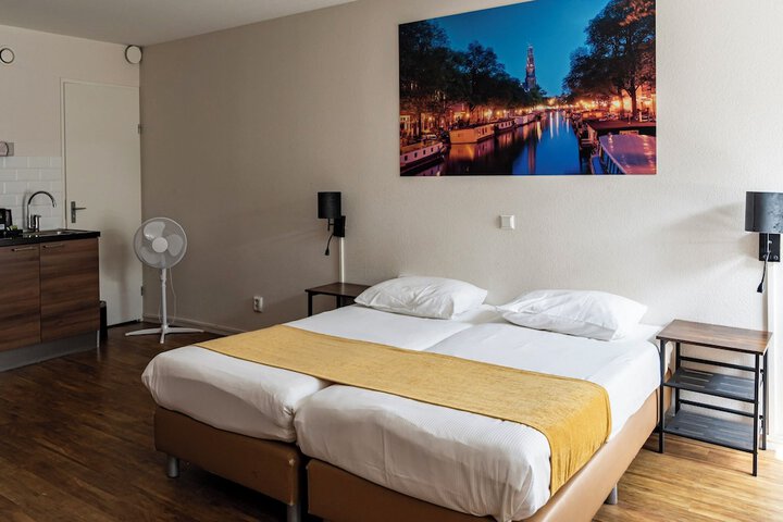 Room 27 of 34