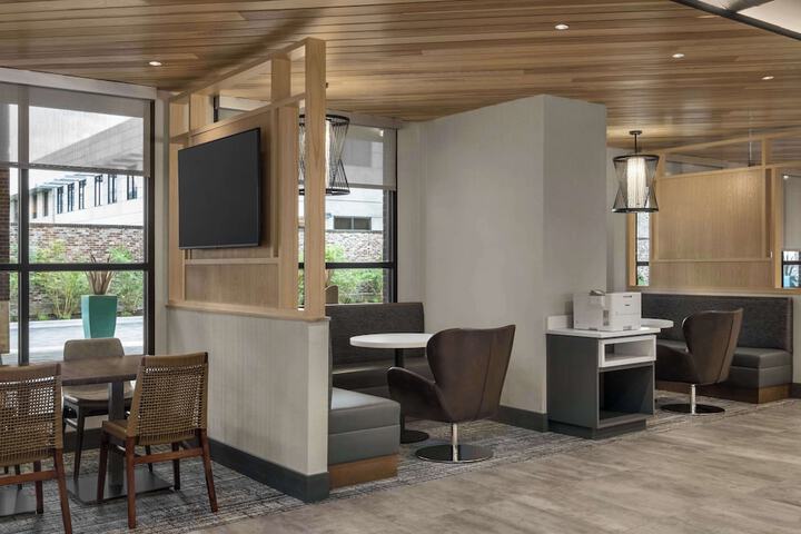 Business Center 42 of 63