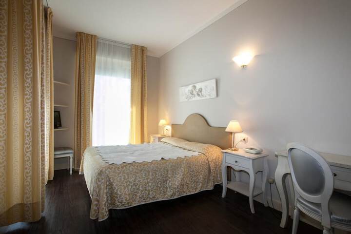 Room 3 of 47
