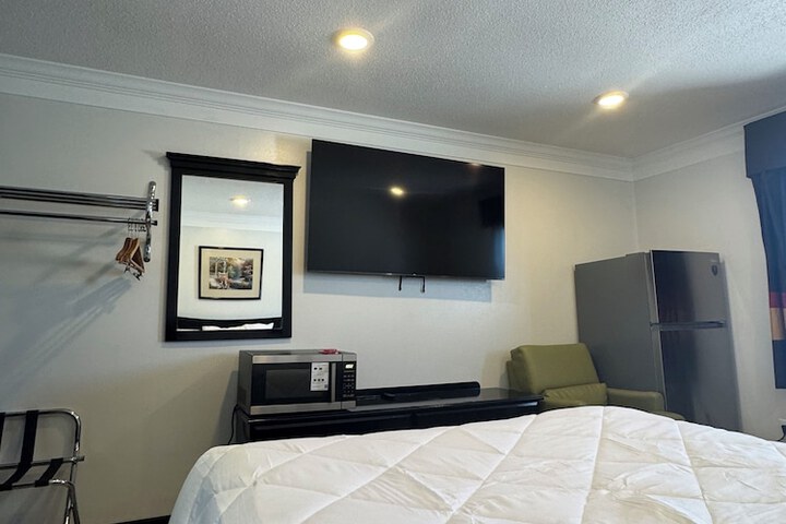 Room 28 of 43