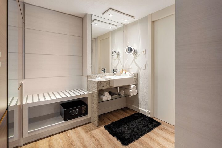 Room 43 of 72