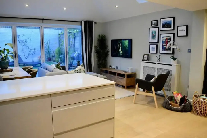 Room 3 of 12