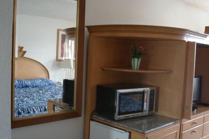 Room 12 of 19