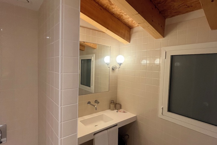 Room 15 of 16