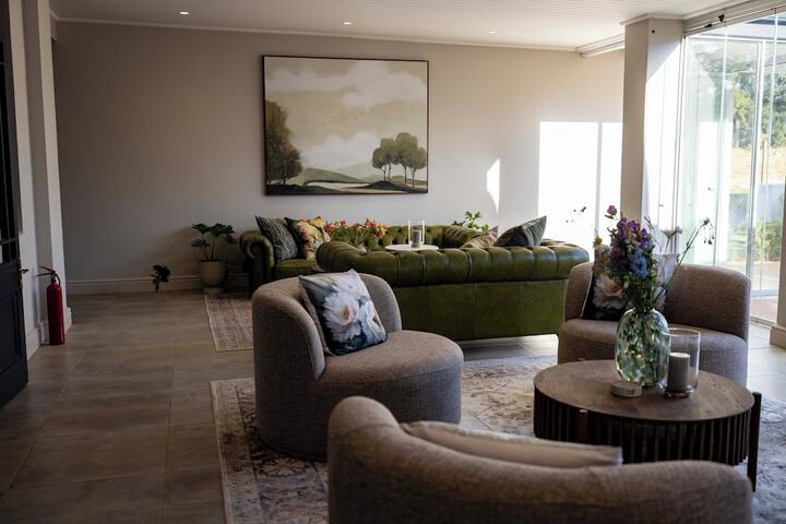 Lounge 57 of 67