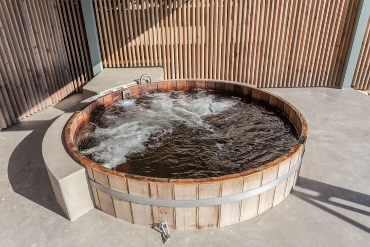 Spa 26 of 31