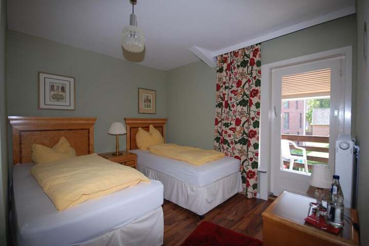 Room 11 of 35