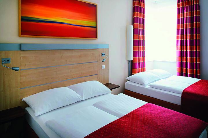 Room 9 of 38