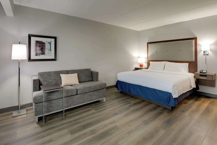 1 King with Sofa Bed Microwave, Refrigerator City View (16 of 23)