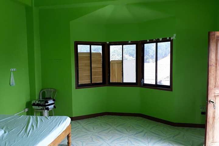 Room 5 of 18
