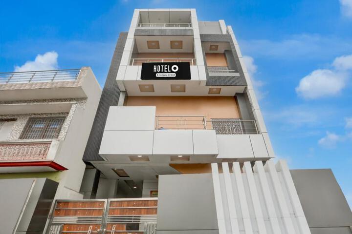 OYO Hotel O Bareilly Near Satellite Bus Stand