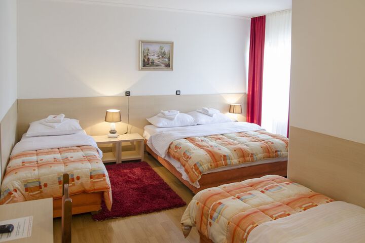 Room 7 of 18