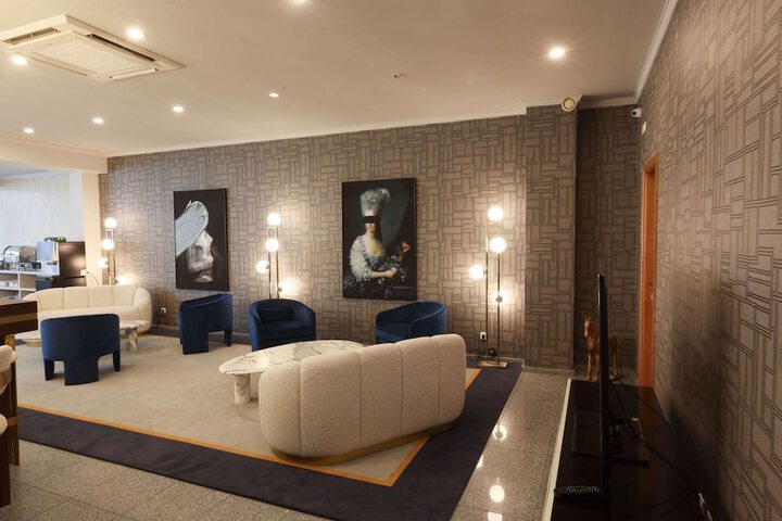 Lounge 64 of 70