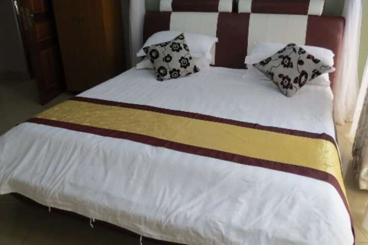 Room 14 of 25