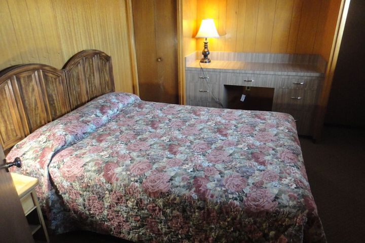 Room 11 of 33