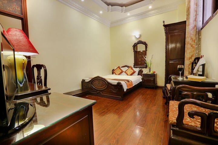 Room 8 of 50