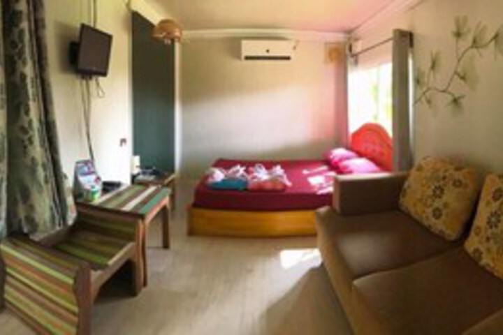 Room 13 of 18