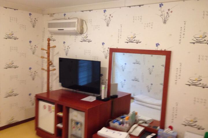 Room 27 of 50