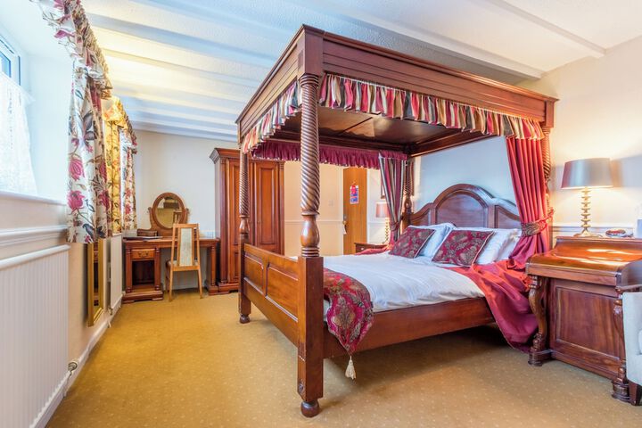Room 33 of 64