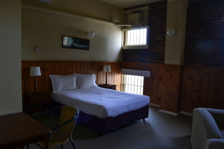 Room 10 of 42