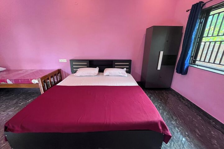 Room 4 of 15