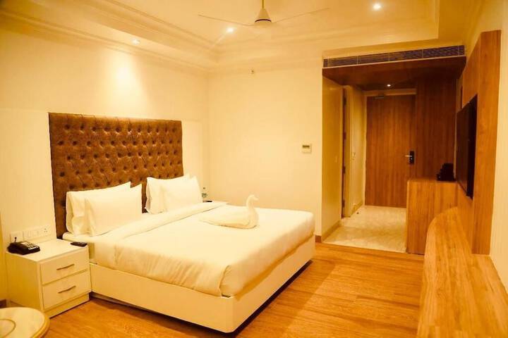 Room 5 of 11