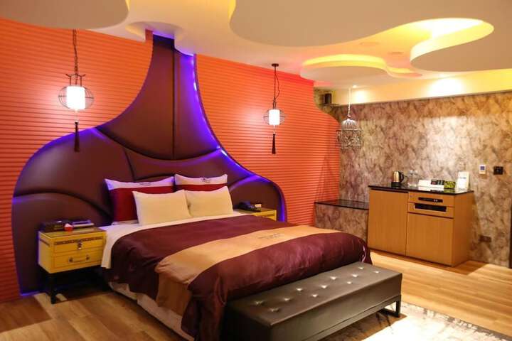 Room 27 of 70
