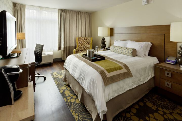Room 4 of 32