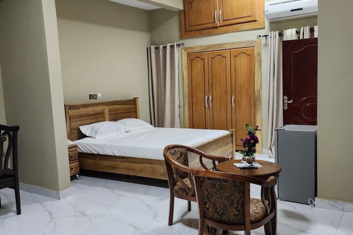 Room 6 of 17