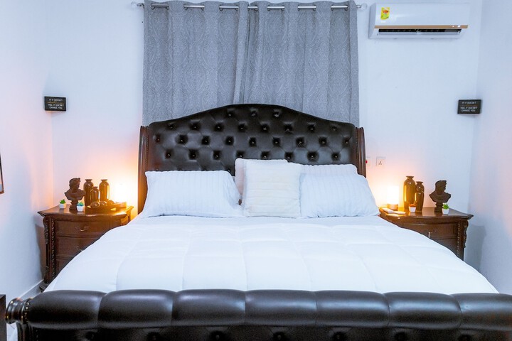 Room 3 of 7