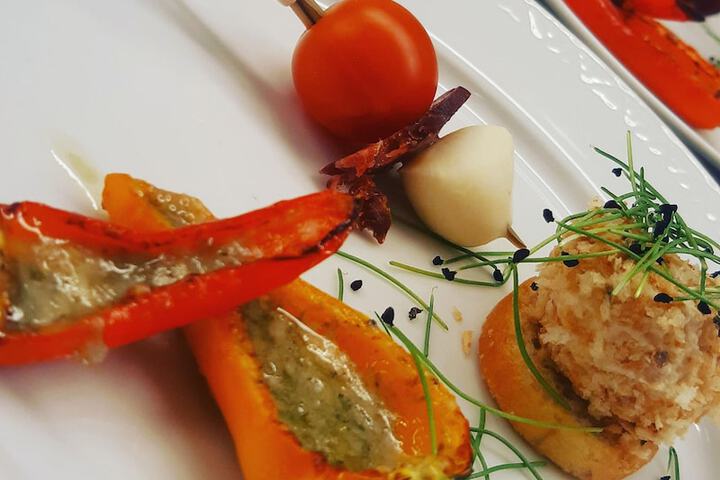 Lounge 33 of 49