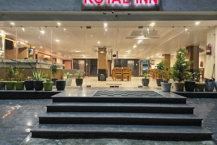 White Panda Hotels Royal Inn